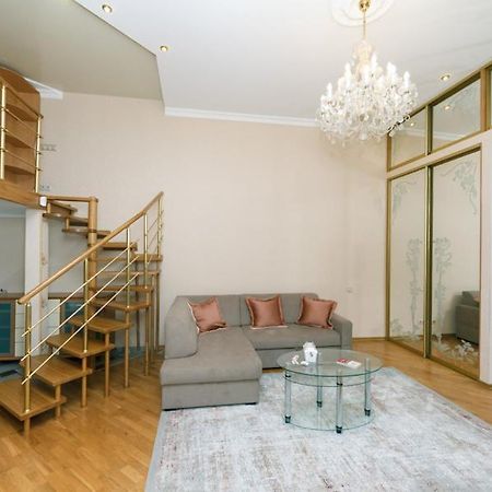Stylish Two-Level Flat 2 Min From Khreschatyk Kiev Extérieur photo