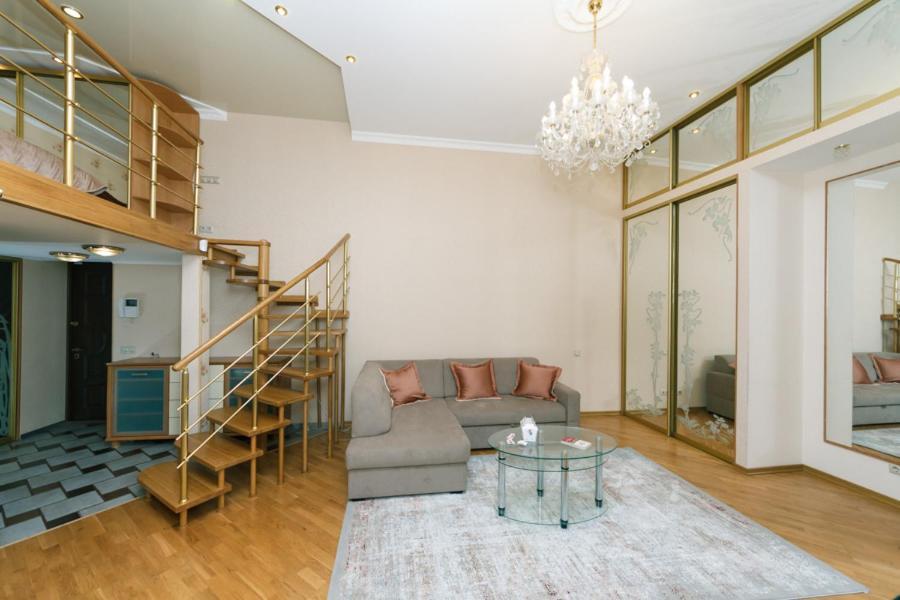 Stylish Two-Level Flat 2 Min From Khreschatyk Kiev Extérieur photo